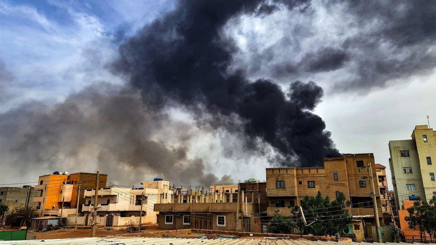 احصائية رسمية: مقتل 20 نزيلا وإصابة 50 آخرين في قصف بالمسيرات علي سجن بغربي السودان