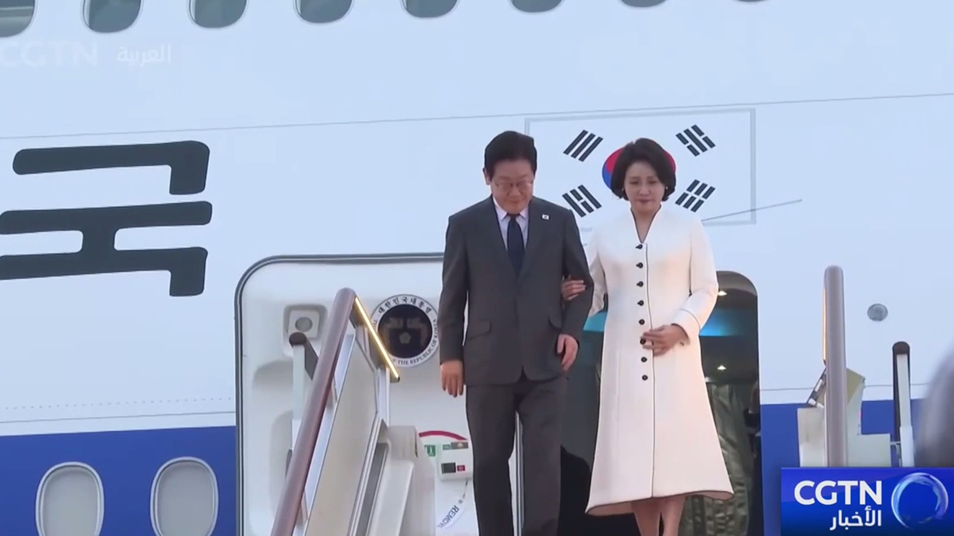 رئيس جمهورية كوريا يزور شانغهاي بعد محادثاته مع الرئيس الصيني في بكين