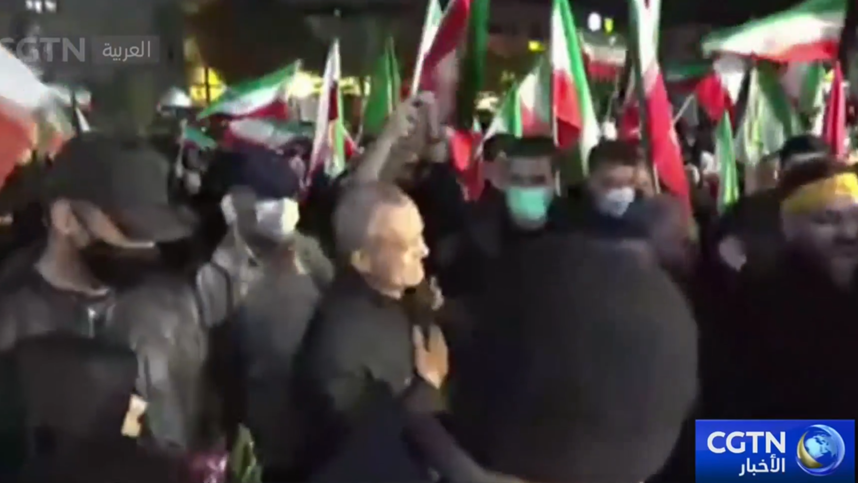 رئيس إيران ووزير خارجيتها يشاركان في تجمع شعبي بطهران 