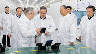 رئيس مجلس الدولة الصيني يؤكد أهمية بناء شبكة كهرباء من النمط الجديد وتحسين بنية الطاقة 