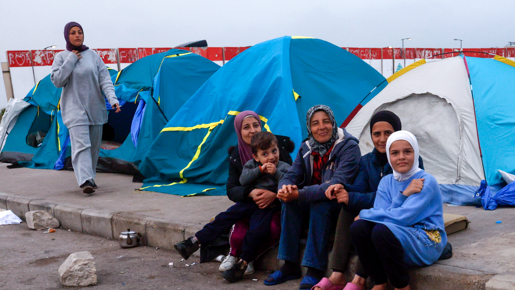 شوارع بيروت عاصمة لبنان تعج بالنازحين تجنبا الهجمات الإسرائيلية 