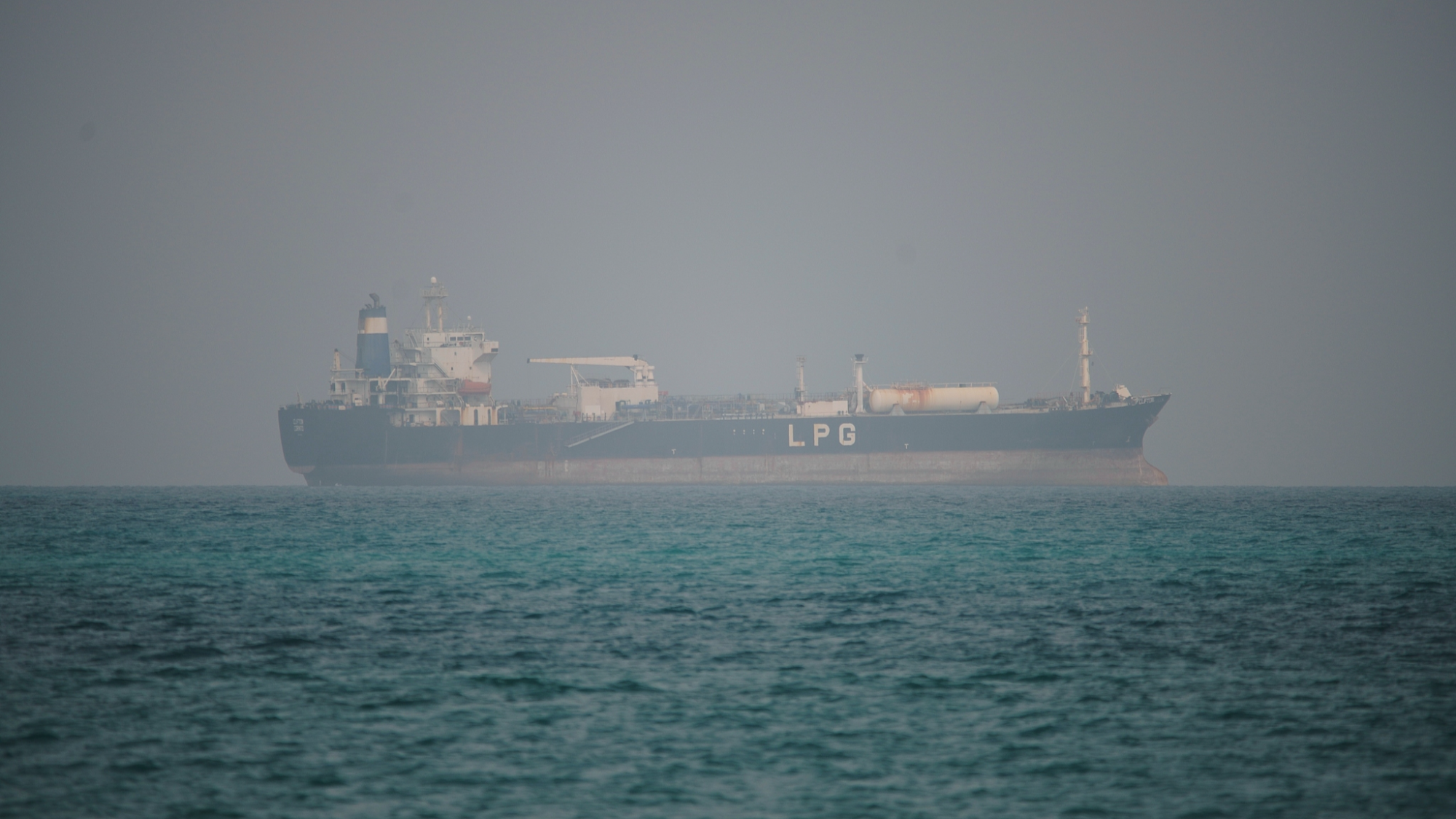 جماعة الحوثي في اليمن تقول إنها في حالة تأهب قصوى
وسط تحذيرات بإمكانية إغلاق مضيق باب المندب